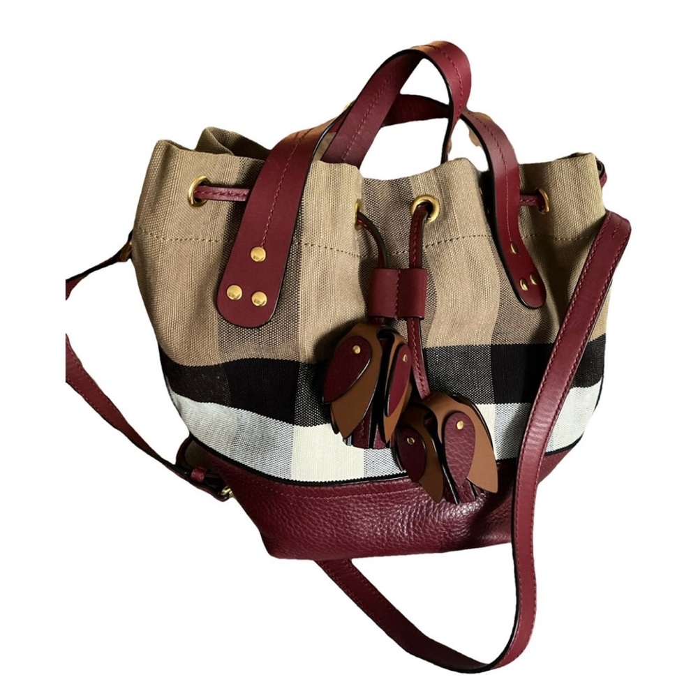 Authentic Ashby Burberry bucket bag Cloth and leather.